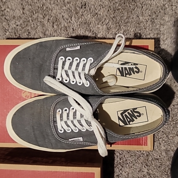 Van's - Picture 3 of 3